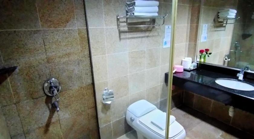 Td Plaza Hotel Kota Kinabalu Kültér fotó