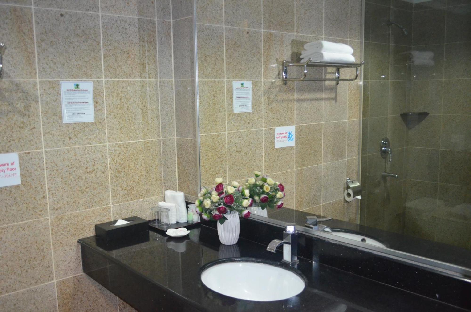 Td Plaza Hotel Kota Kinabalu Kültér fotó