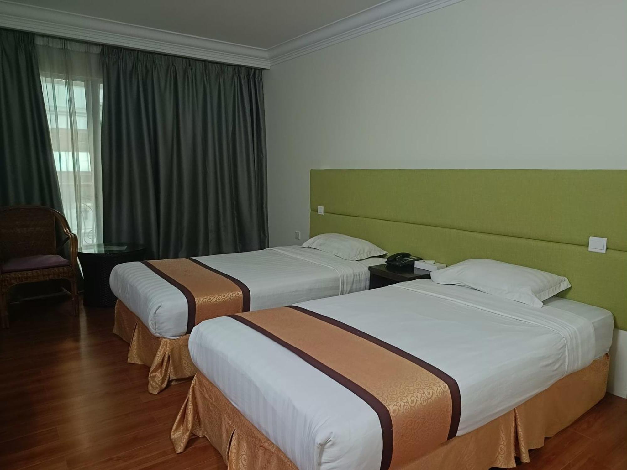 Td Plaza Hotel Kota Kinabalu Kültér fotó
