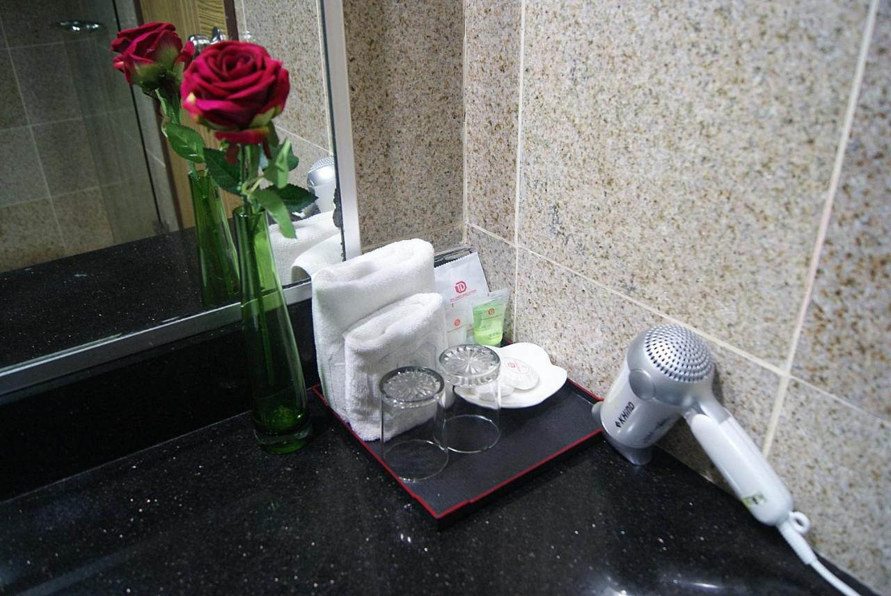 Td Plaza Hotel Kota Kinabalu Kültér fotó
