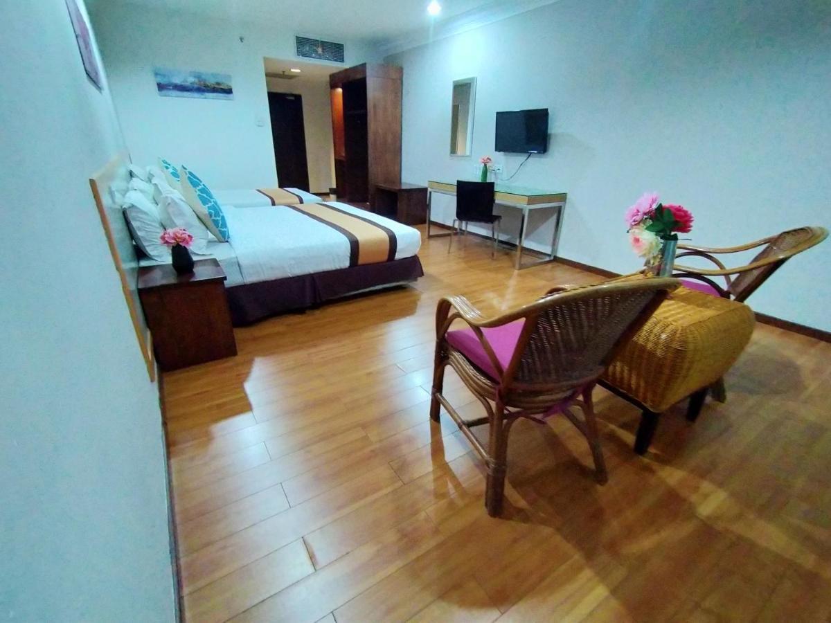 Td Plaza Hotel Kota Kinabalu Kültér fotó